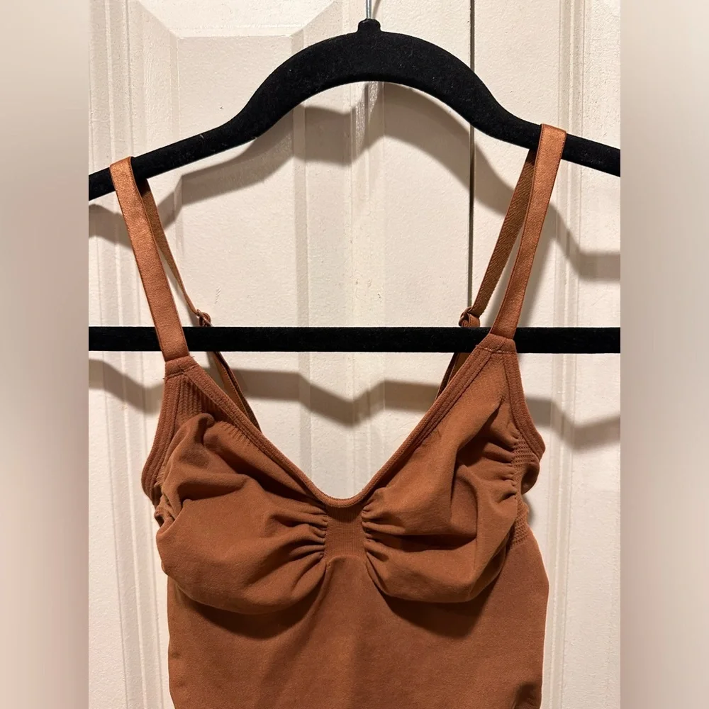 SKIMS Seamless Brown Bodysuit - Picture 4 of 8